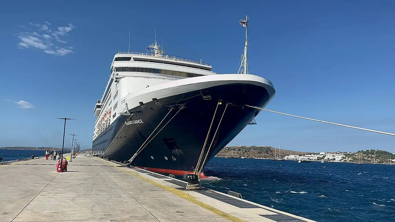 Bodrum'a 'Renaissance' kruvaziyeri ile 440 yolcu geldi