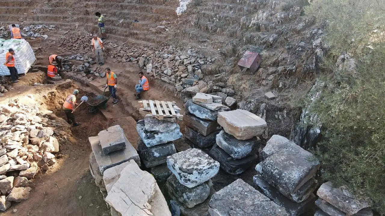 Muğla'da Euromos Antik Kenti'nin tiyatrosu ayağa kaldırılıyor