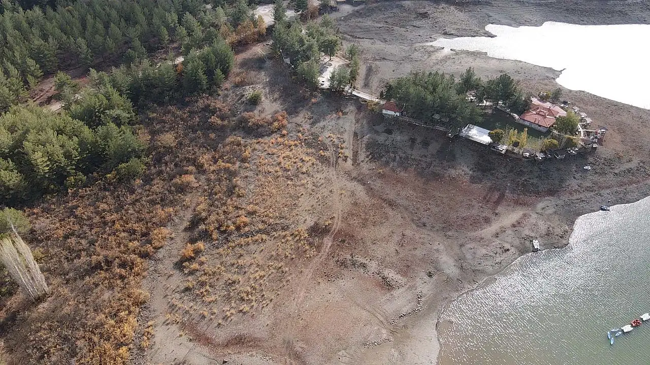 Ula Göleti'nin su seviyesi yağış azlığı nedeniyle düştü