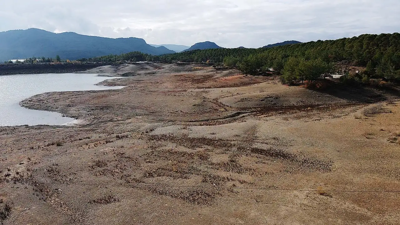 Ula Göleti'nin su seviyesi yağış azlığı nedeniyle düştü