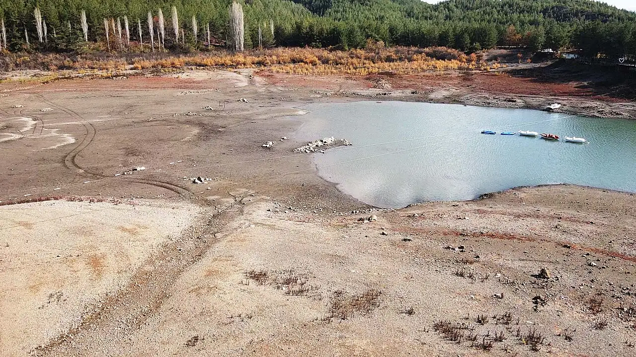 Ula Göleti'nin su seviyesi yağış azlığı nedeniyle düştü