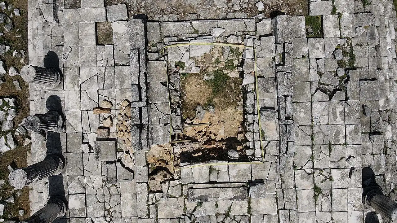 Muğla'da Lagina Hekate Kutsal Alanı'nda kentin giriş kapısı ve dükkanlar açığa çıkarılıyor