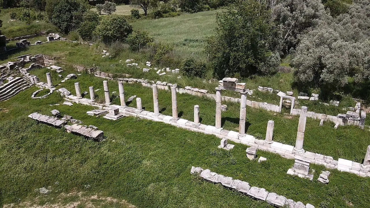 Muğla'da Lagina Hekate Kutsal Alanı'nda kentin giriş kapısı ve dükkanlar açığa çıkarılıyor