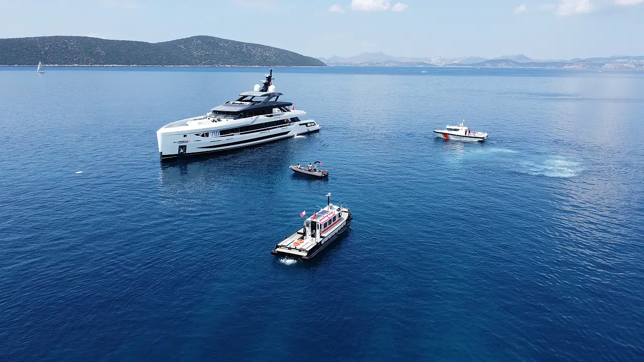 Bodrum'da üretilen süper yat denize indirildi