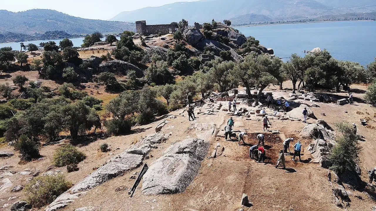 Herakleia Antik Kenti'ndeki kilisede yürütülen kazılarda Bizans mezarları ortaya çıkarıldı