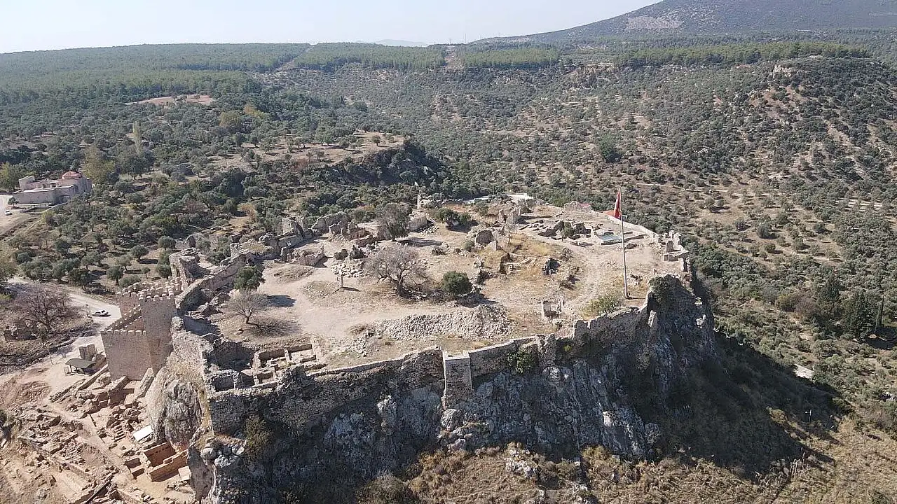 Beçin Antik Kenti'ndeki kazılarda 700 yıllık olduğu değerlendirilen darı tohumları bulundu