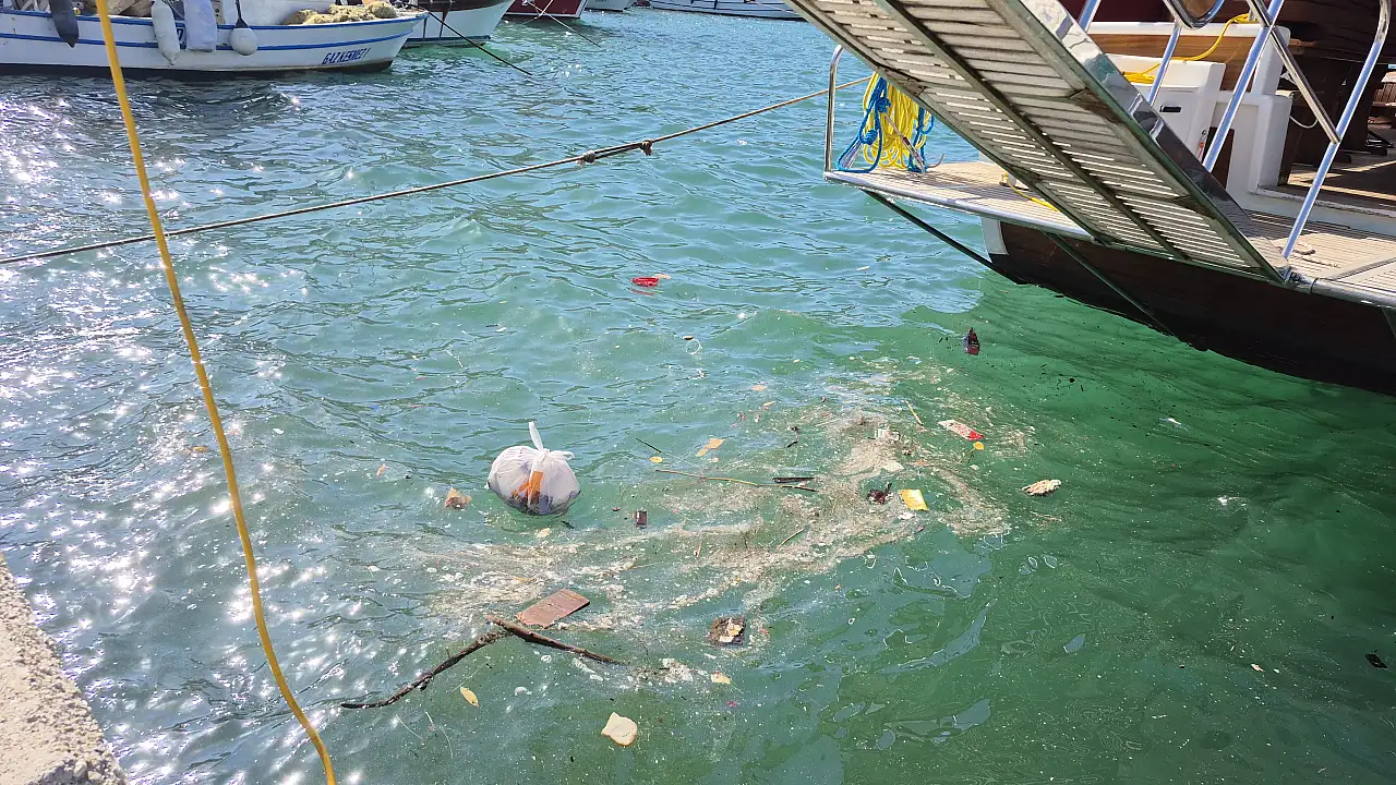 Fethiye'de Deniz Kirliliği Dikkat Çekti