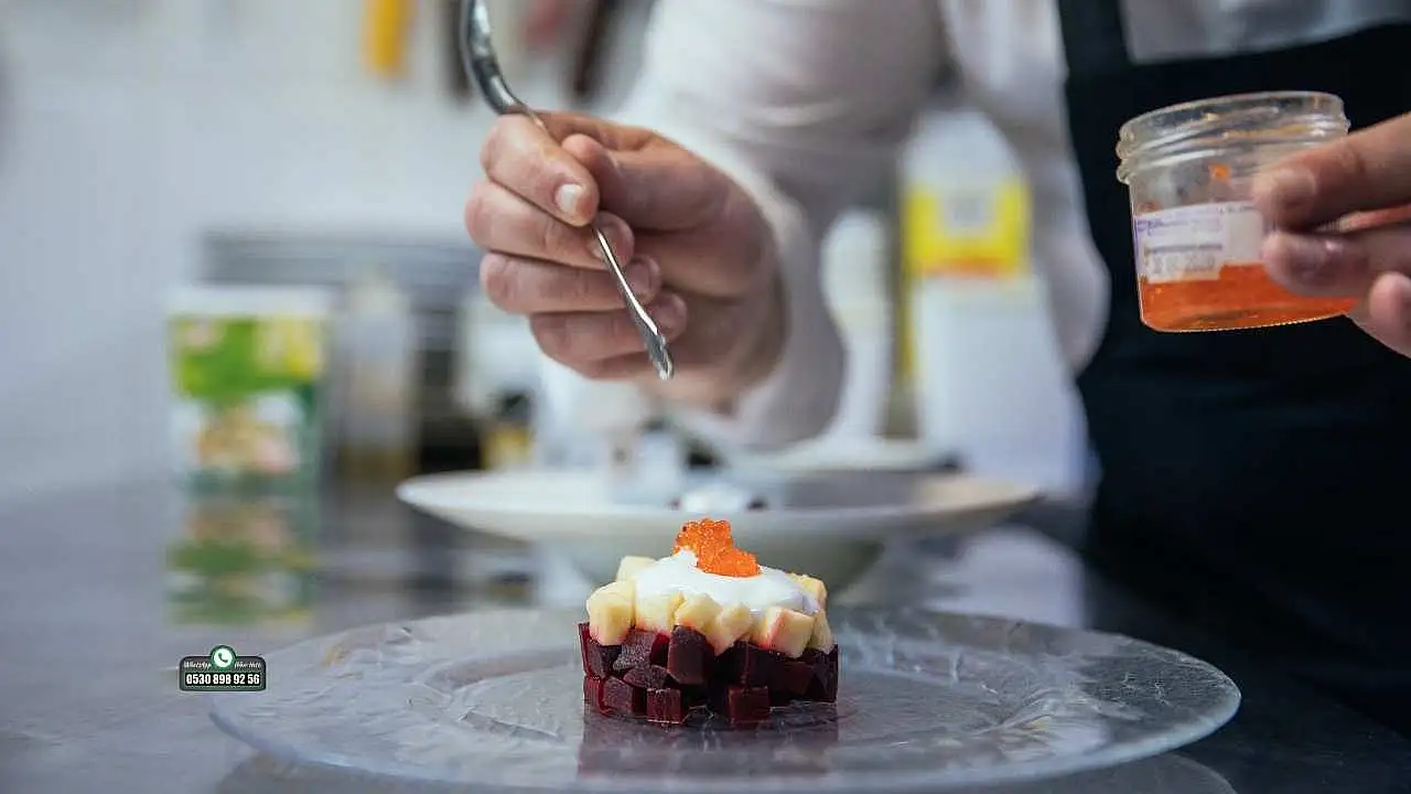 Şef Onur Arslan, 'Stajyer aşçılara eğitim odaklı yaklaşım şart'