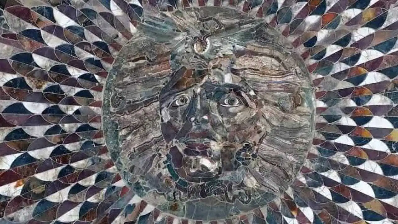 Medusa mozaiği kış şartları için korumaya alındı