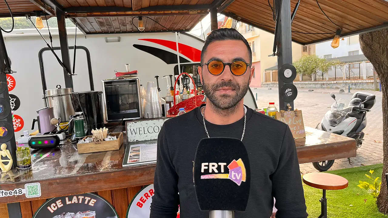 Fethiye Lezzet Sokağı'nda dere kenarında kahve keyfi