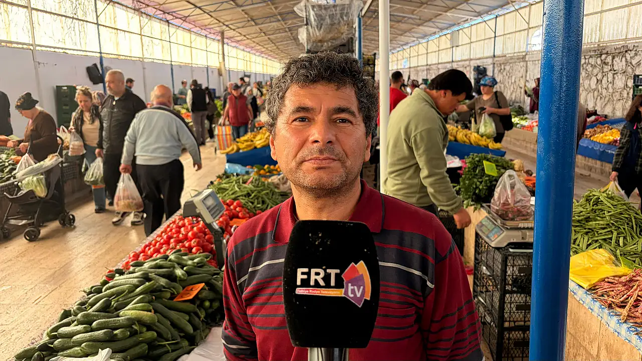 Fethiye Salı Pazarı'nda meyve ve sebze satışları durgun