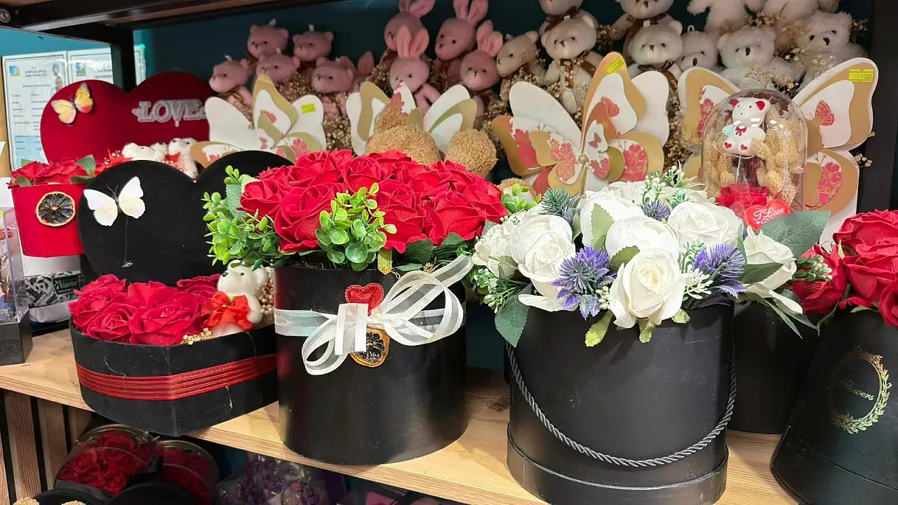 Fethiye'de Bernis Çiçekçilik Öğretmenler Günü'ne hazır