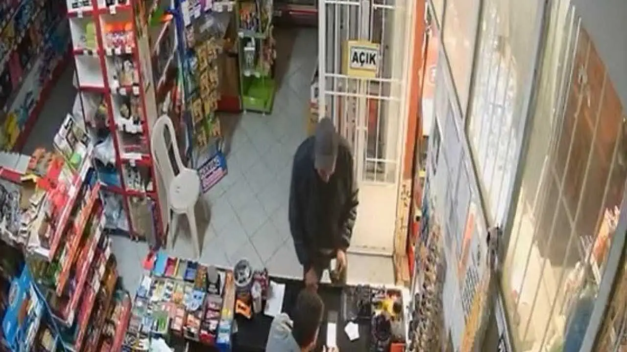 Dağlık alanda yanmış aracın kenarında başsız erkek cesedi bulundu