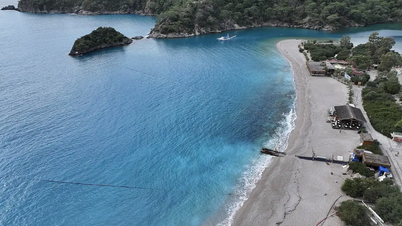Fethiye'de Ölüdeniz'in rengi turkuaza döndü