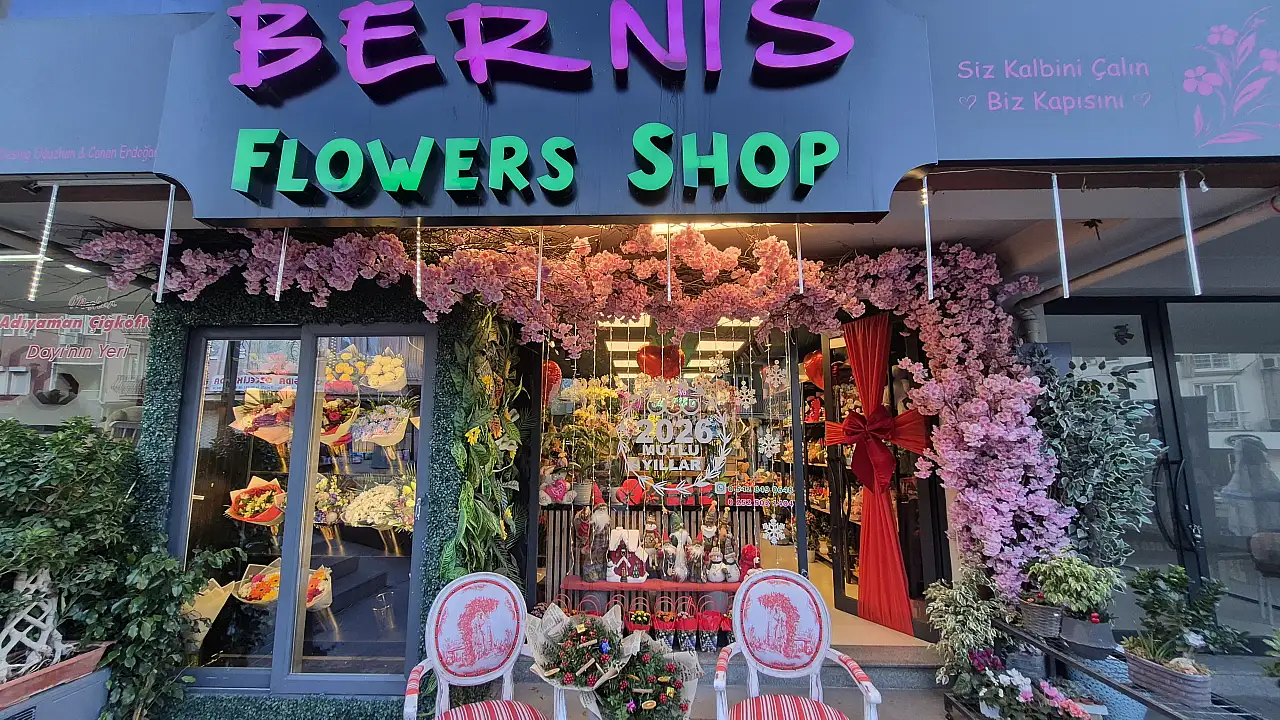 Fethiye'de Bernis Çiçekçilikten yılbaşına özel 'Kokina' ve 'Tasarım Ağaçlarda' yoğun talep