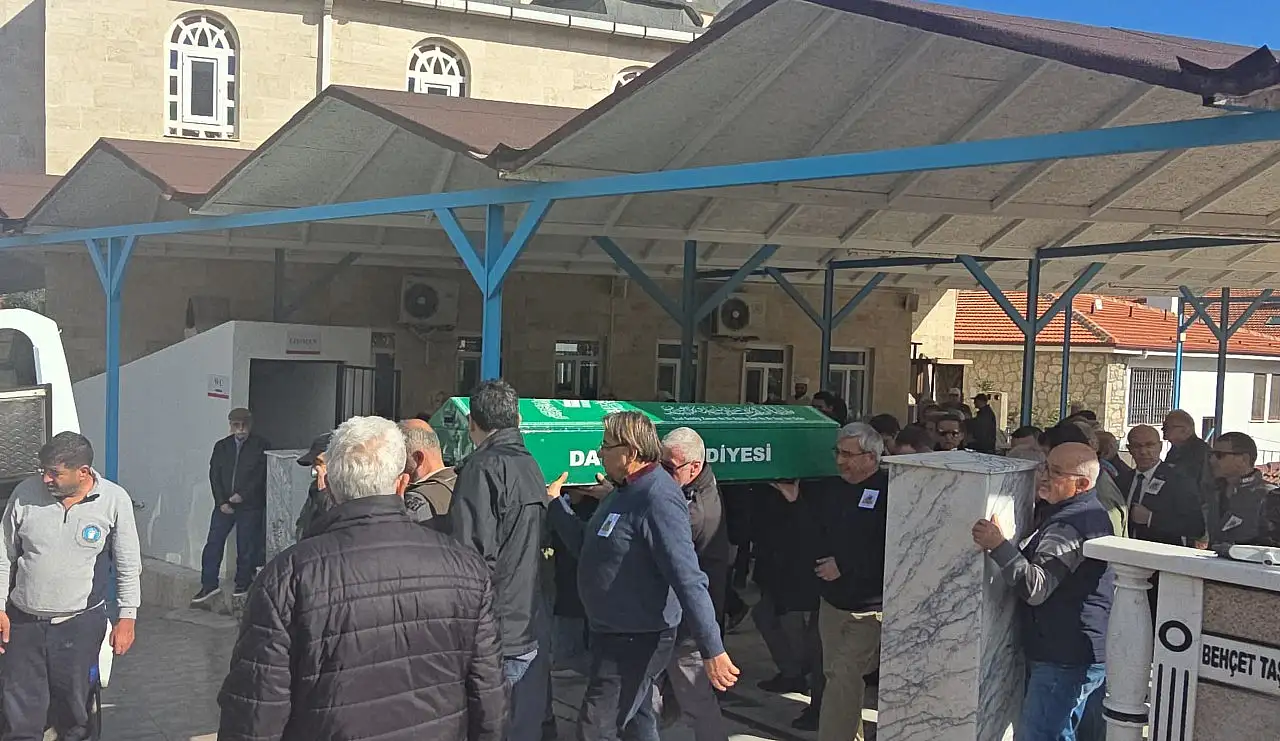 Ressam Oğuz Tığlı'nın cenazesi Datça'da toprağa verildi