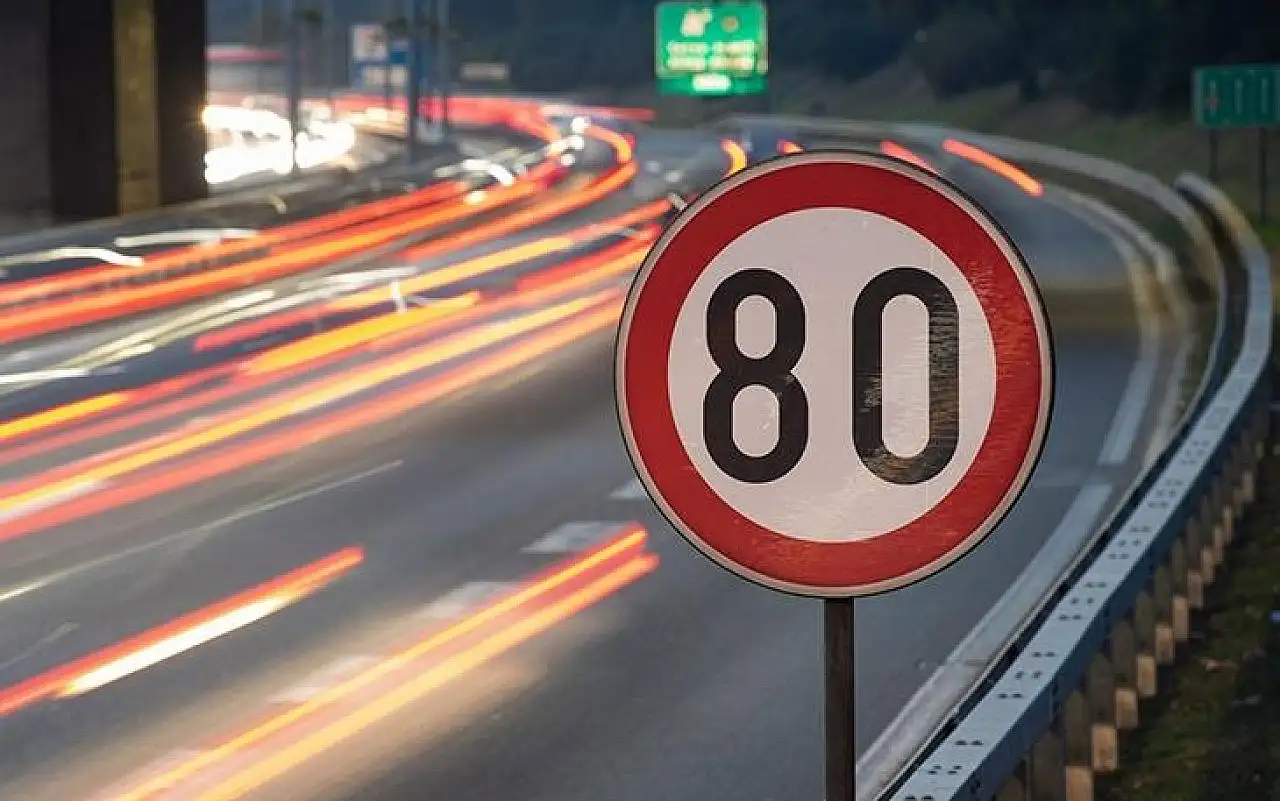 2025 Trafik Cezaları ve Yenilikler: Çakarlı Araçlardan Hız Sınırı Aşımına Kadar