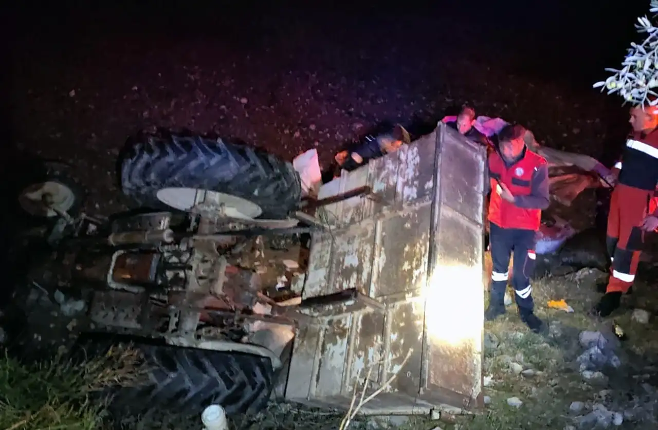 Menteşe'de devrilen traktörün altında kalan kadın yaralandı