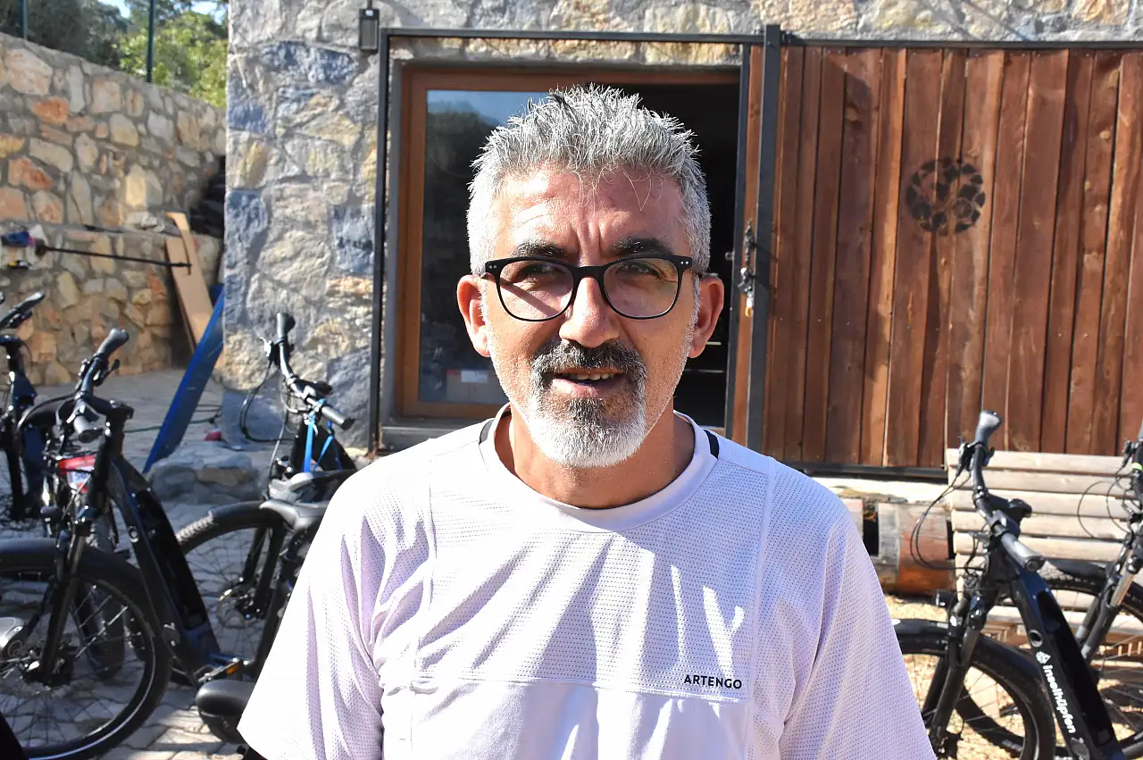 Bodrum'a kruvaziyerle gelen turistler, bisiklet turunda doğayla iç içe vakit geçiriyor