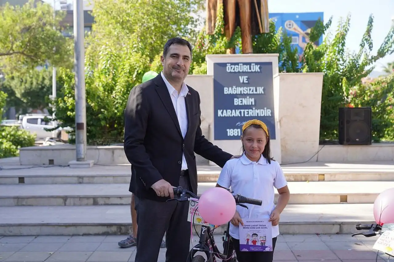 Muğla'da 'Askıda Bisiklet' projesiyle 30 çocuğa bisiklet hediye edildi