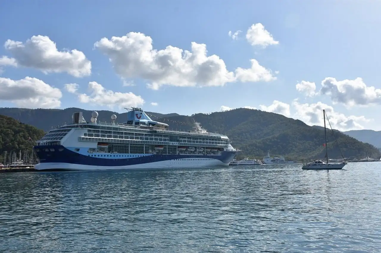 Marella Discovery 'Ana limanı' Marmaris'e 1701 yolcusuyla geldi