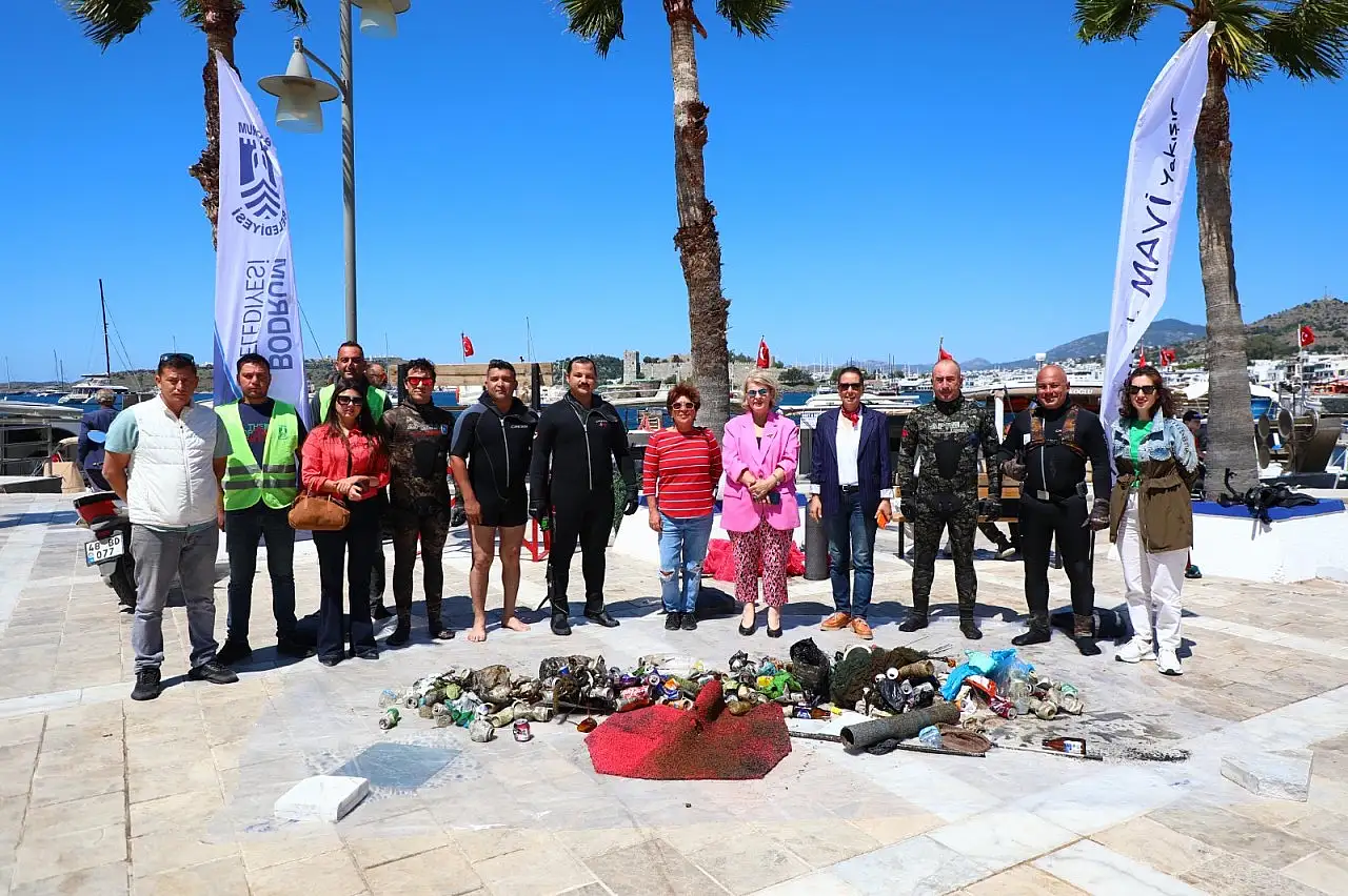 Bodrum'da deniz dibi temizliği yapıldı