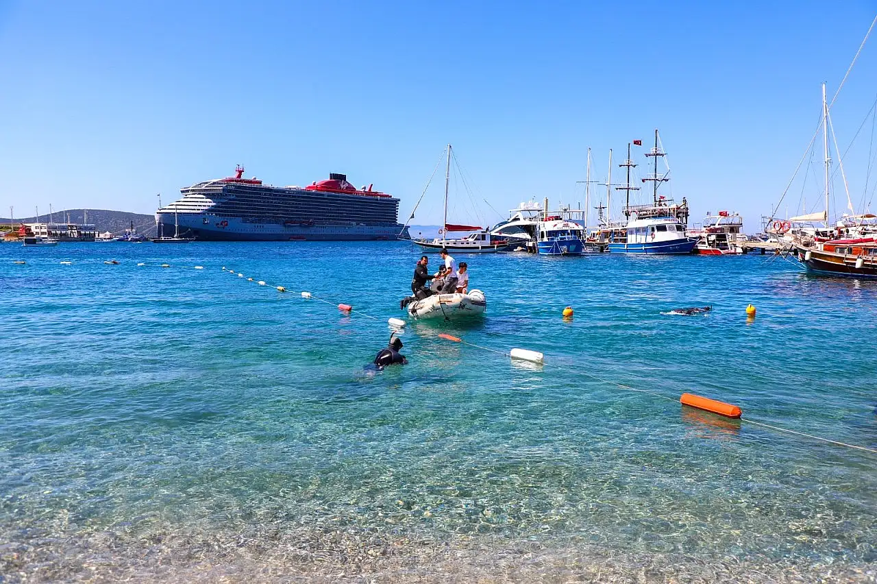 Bodrum'da deniz dibi temizliği yapıldı