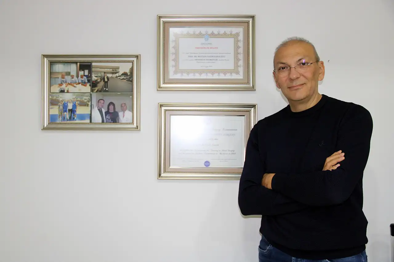 Prof. Dr. Karalezli: 'Gençlerde diz ağrısı önemlidir'