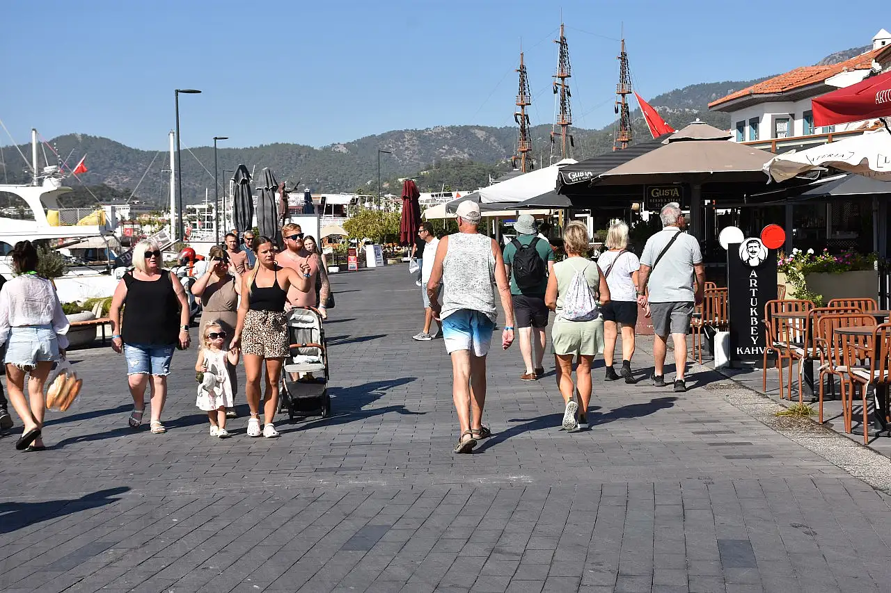 Yolcu gemileri 'Marella Discovery' ve 'Europa' Marmaris'e geldi