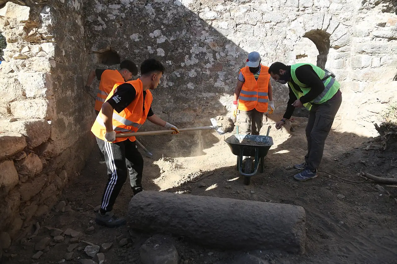 Herakleia Antik Kenti'nin Roma hamamı gün yüzüne çıkarılıyor