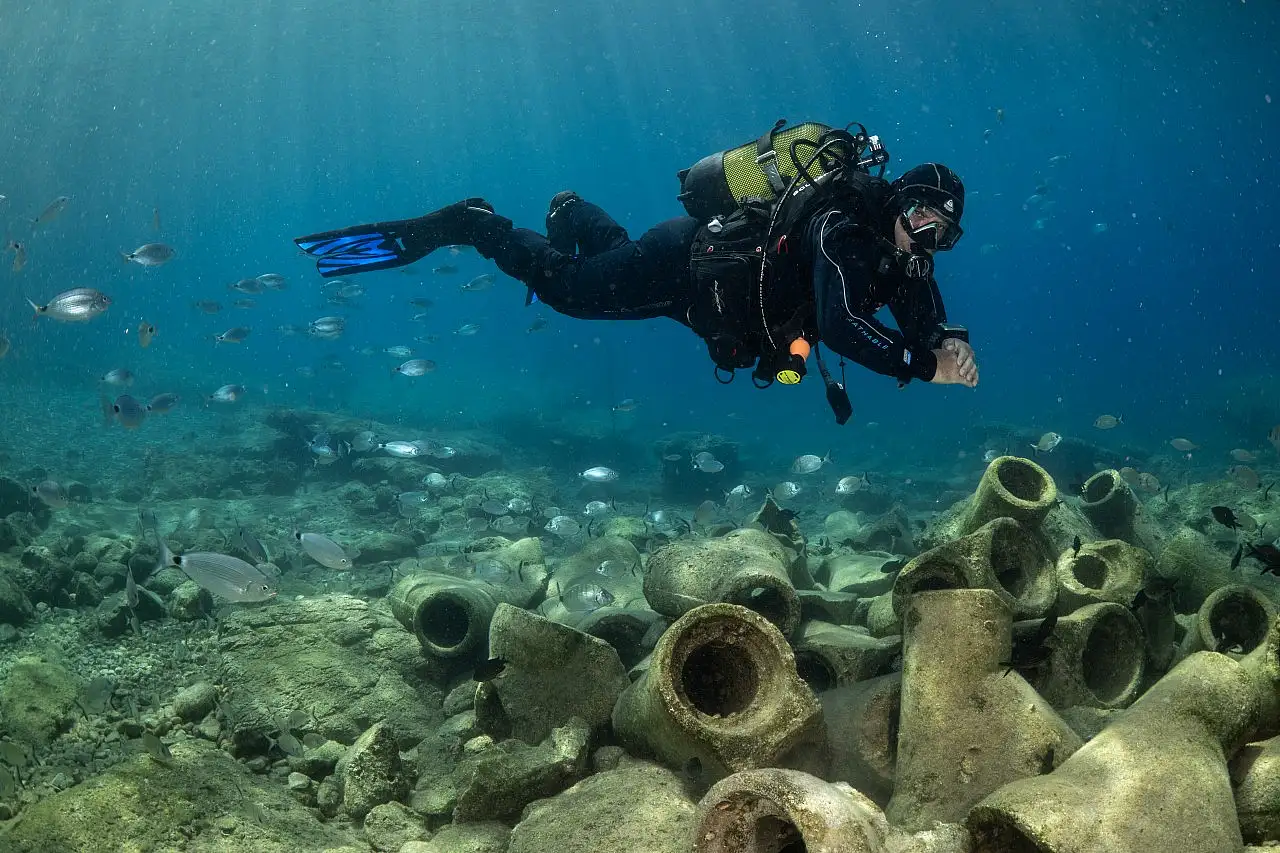 Dört mevsim dalış imkanı sunan Fethiye'nin su altı güzellikleri görüntülendi