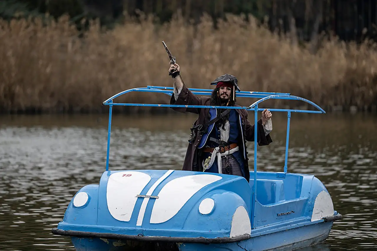 Yerli 'Jack Sparrow' Ankara sokaklarında