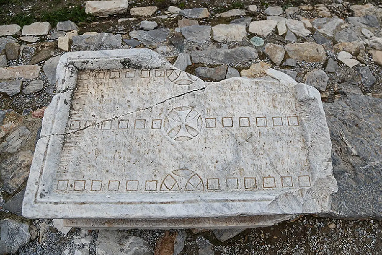 Antik kentlerde iz sürüp eski zamanların oyunlarını gün yüzüne çıkarıyor