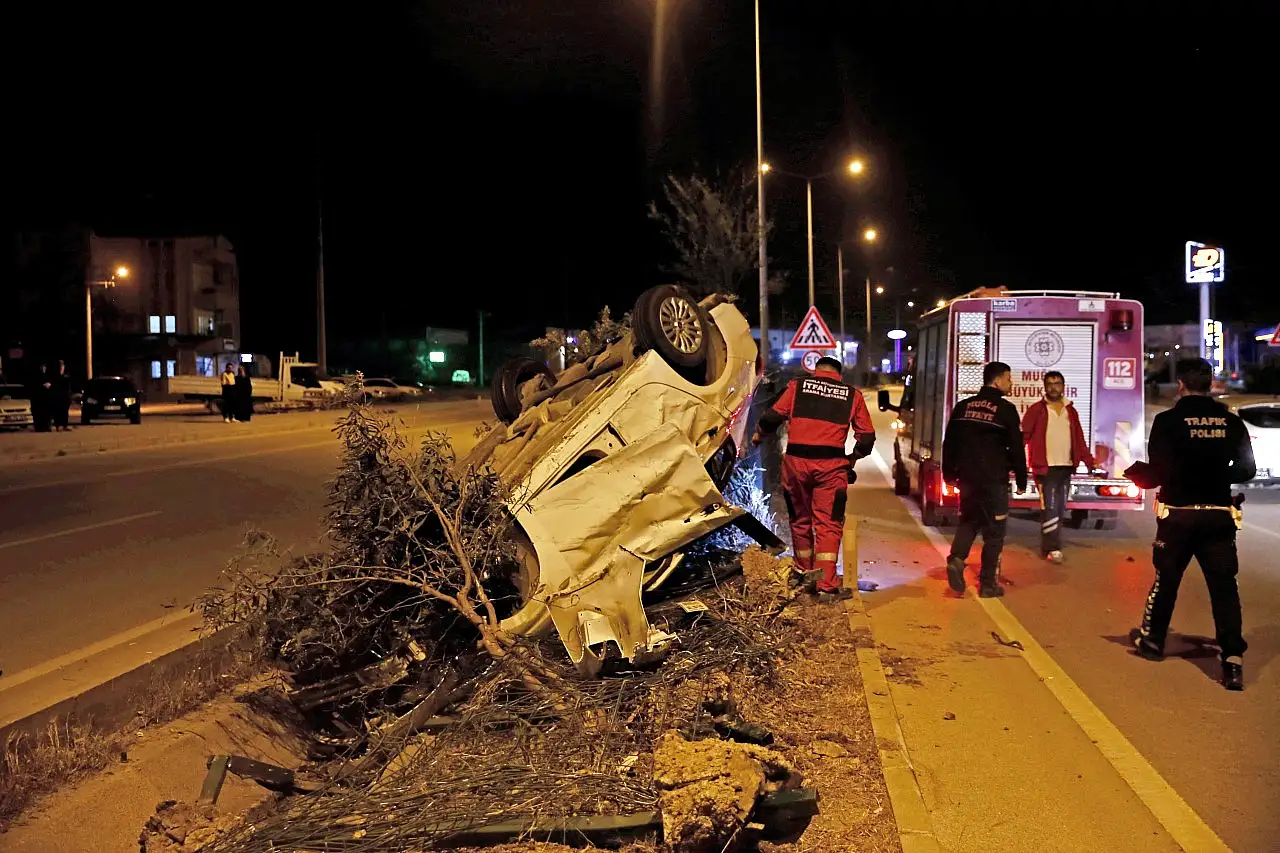 Fethiye'de 2 otomobilin çarpıştığı kazada sürücüler yaralandı