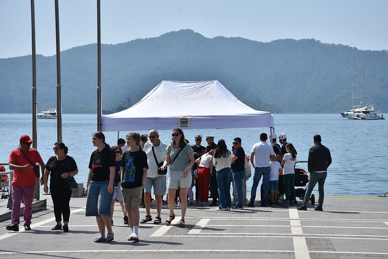 Muğla'da, Deniz Kuvvetleri gemileri ile Sahil Güvenlik botları ziyaret edildi