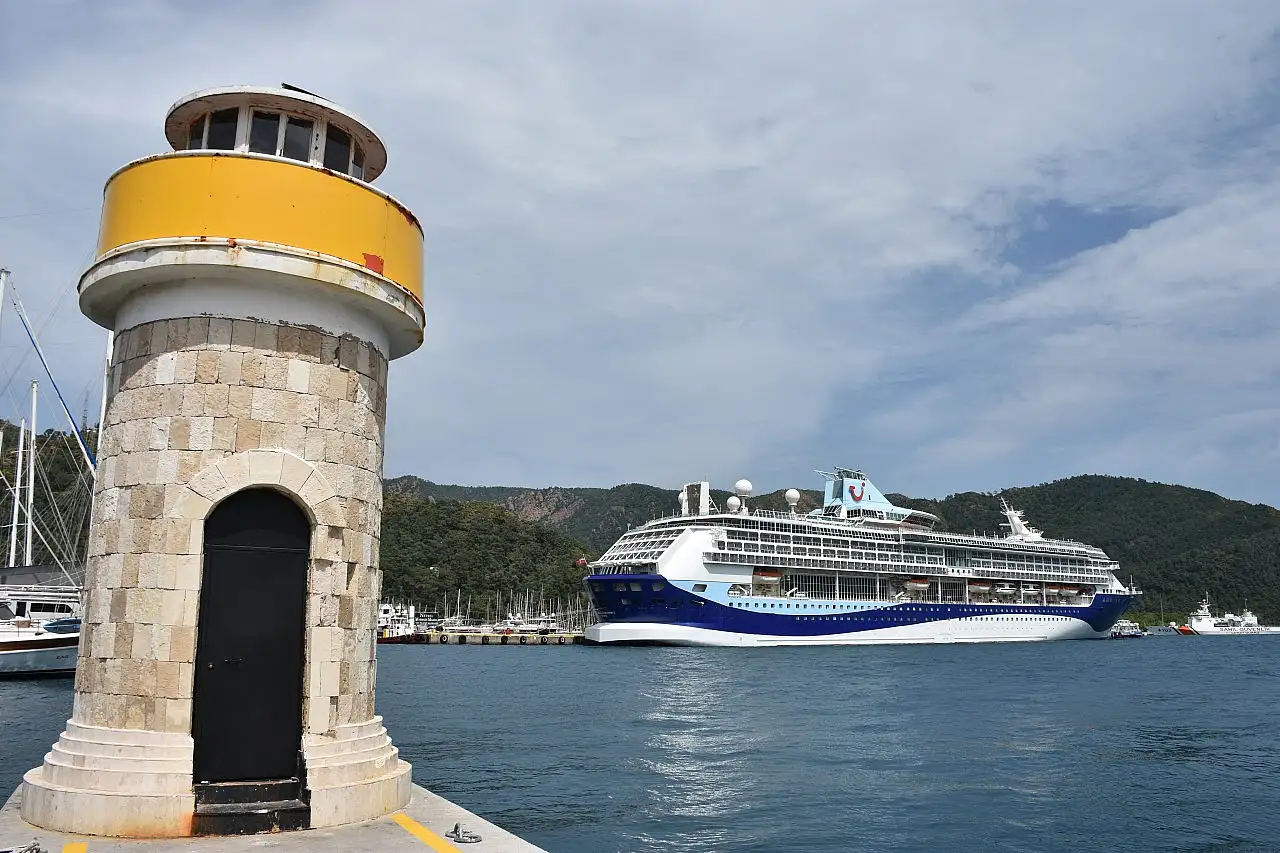 Yolcu gemisi 'Marella Discovery 2' ile Marmaris'e 1798 turist geldi