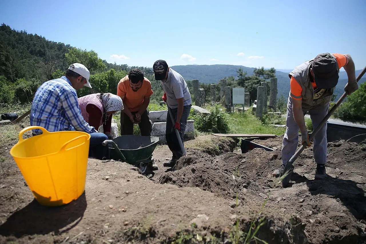 Labraunda Antik Kenti'nin teras duvarları gün yüzüne çıkarılıyor