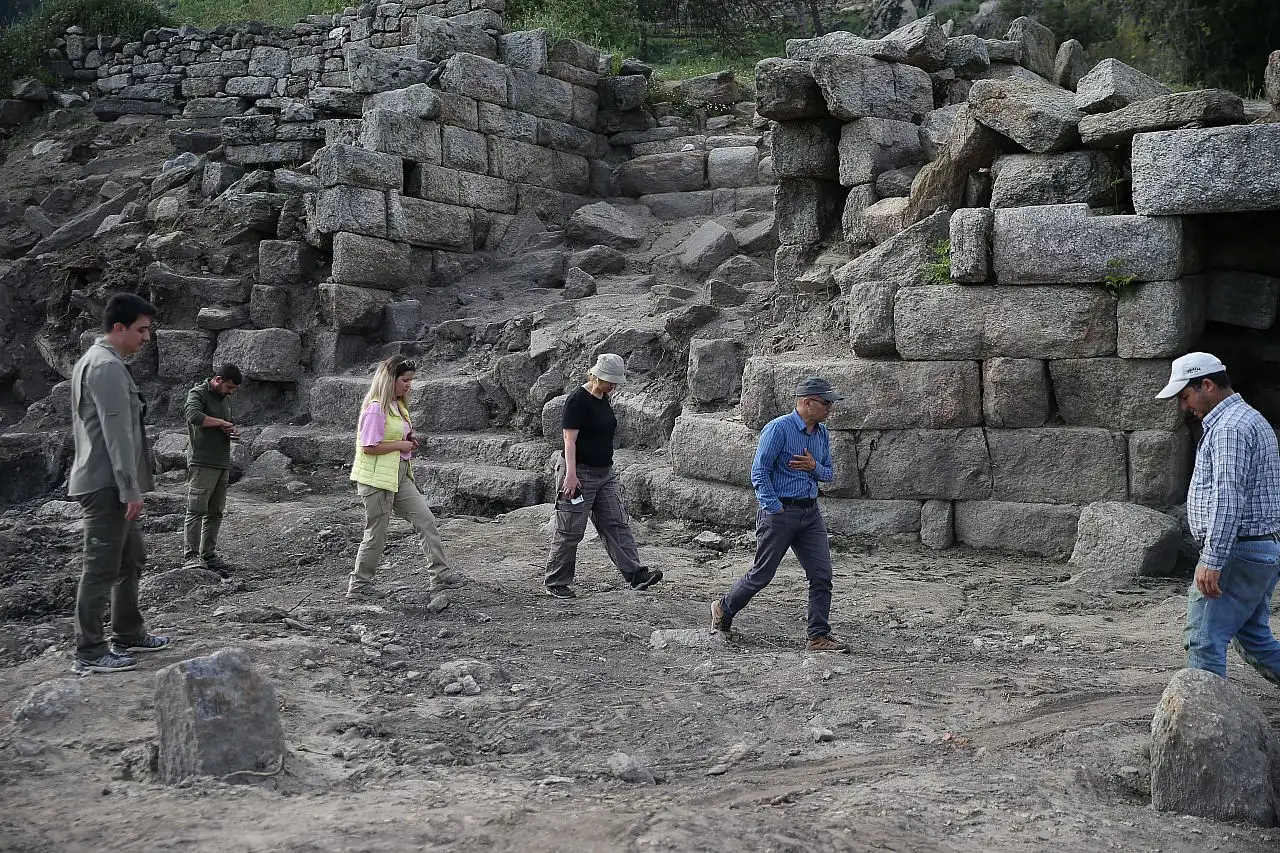 Labraunda Antik Kenti'nin teras duvarları gün yüzüne çıkarılıyor