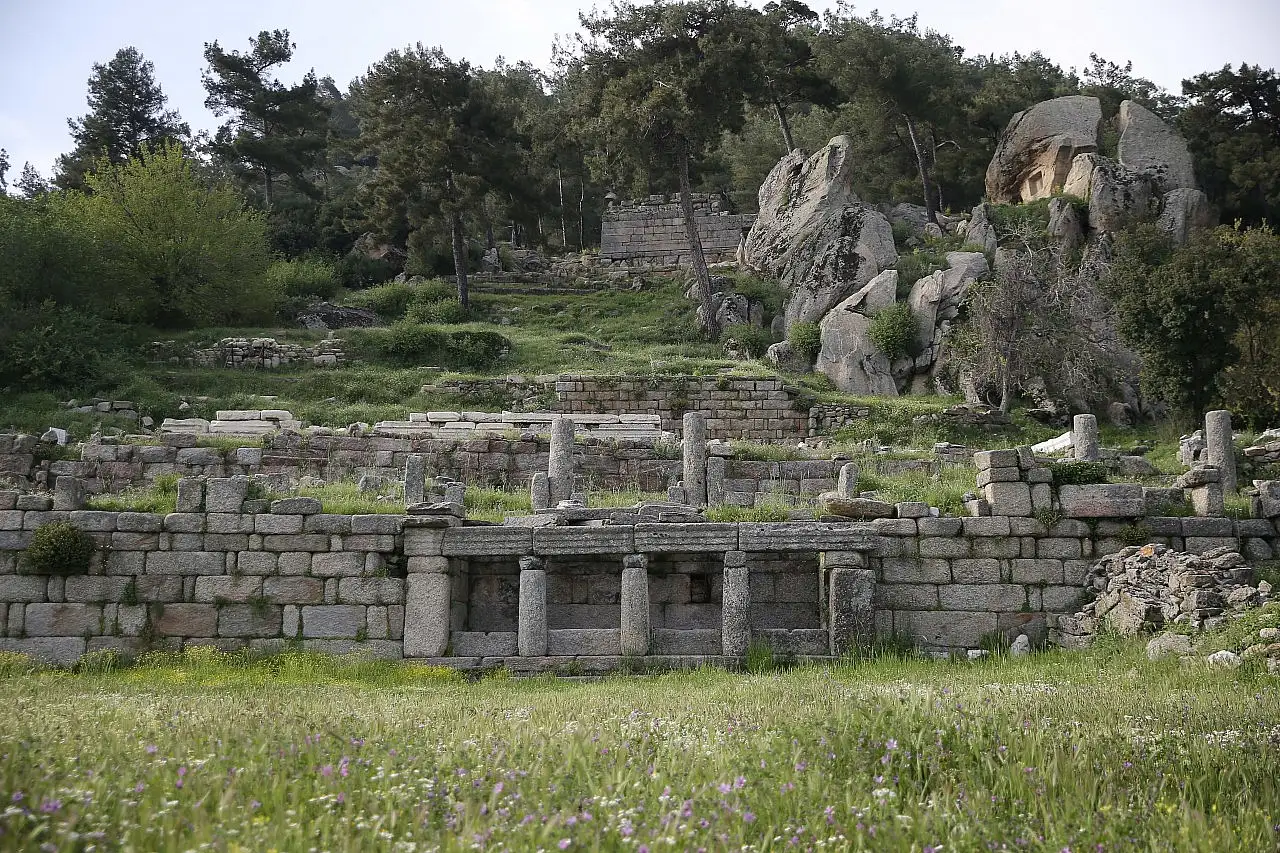 Labraunda Antik Kenti'nin teras duvarları gün yüzüne çıkarılıyor