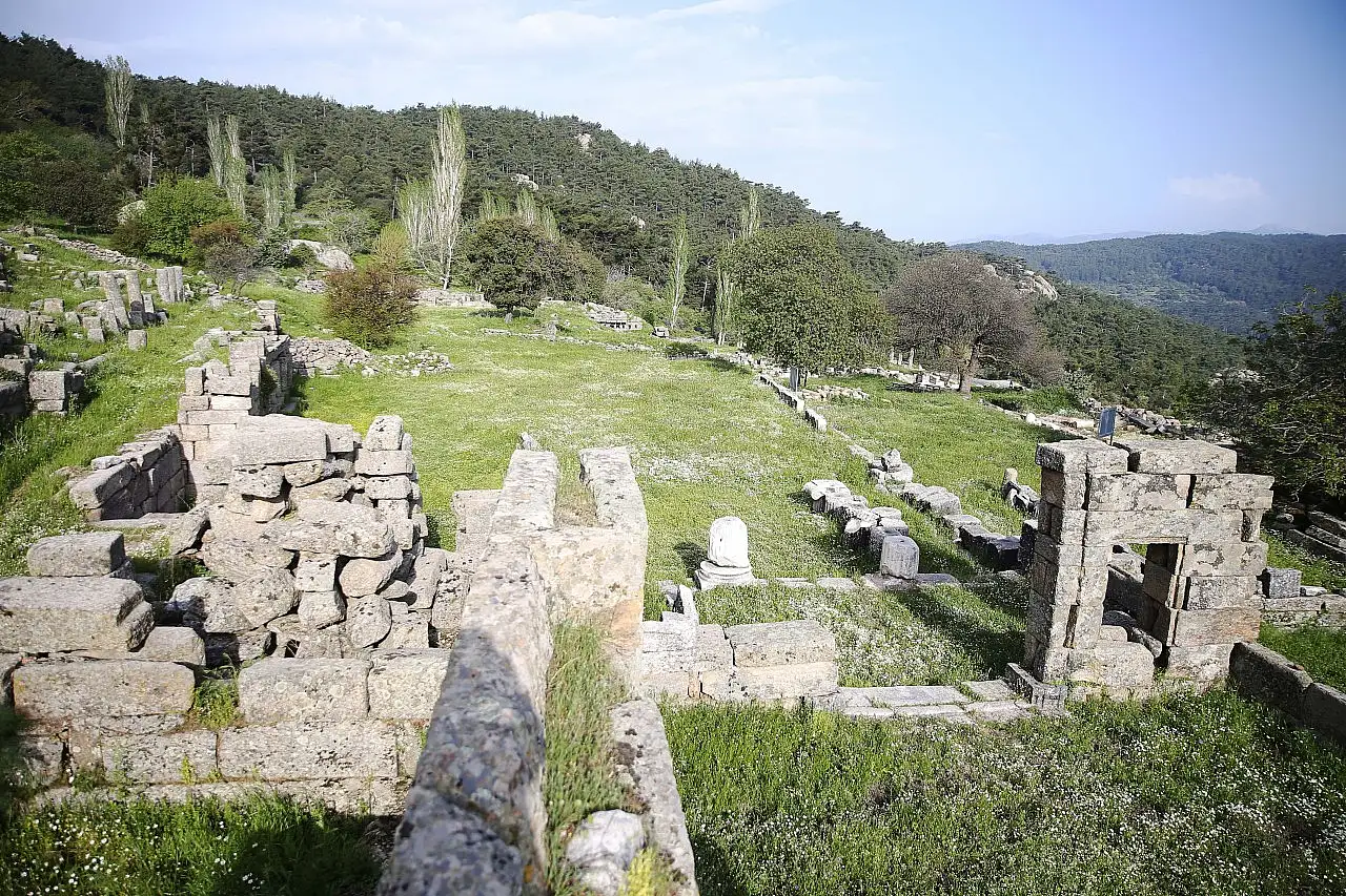 Labraunda Antik Kenti'nin teras duvarları gün yüzüne çıkarılıyor