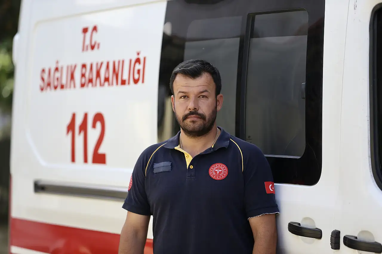 Beslediği atlara nalbant bulamayan ambulans şoförü, unutulmaya yüz tutan mesleği öğrendi