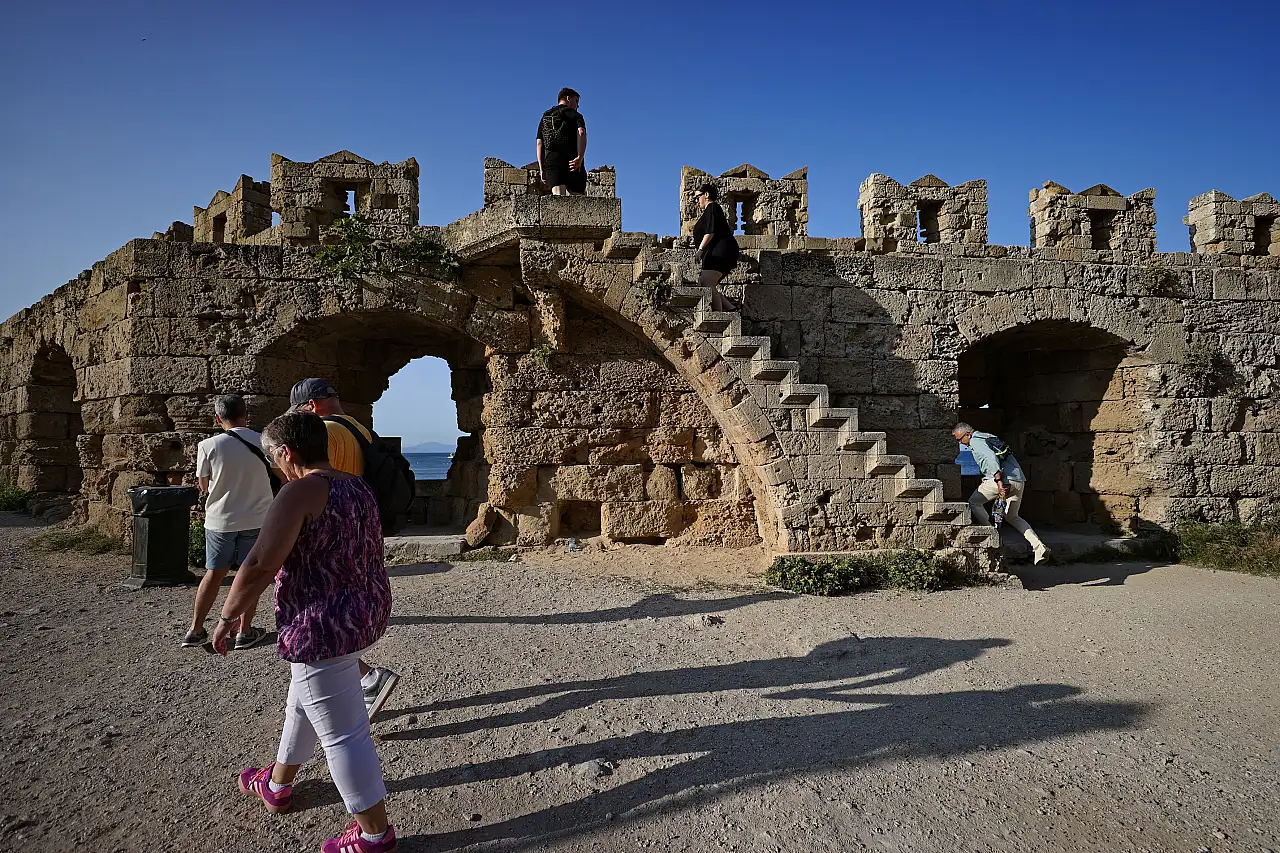 Rodos'taki Osmanlı mirası zamana direniyor