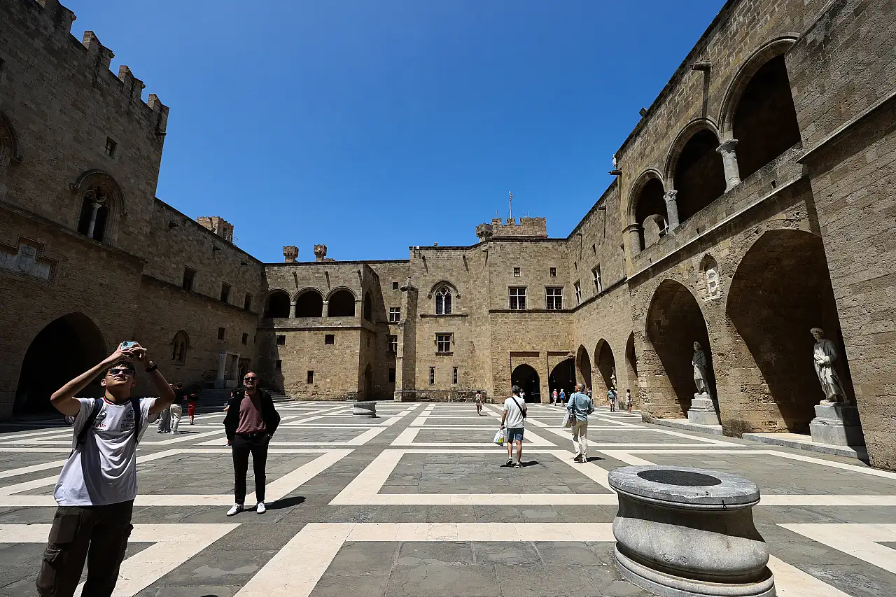 Rodos'taki Osmanlı mirası zamana direniyor