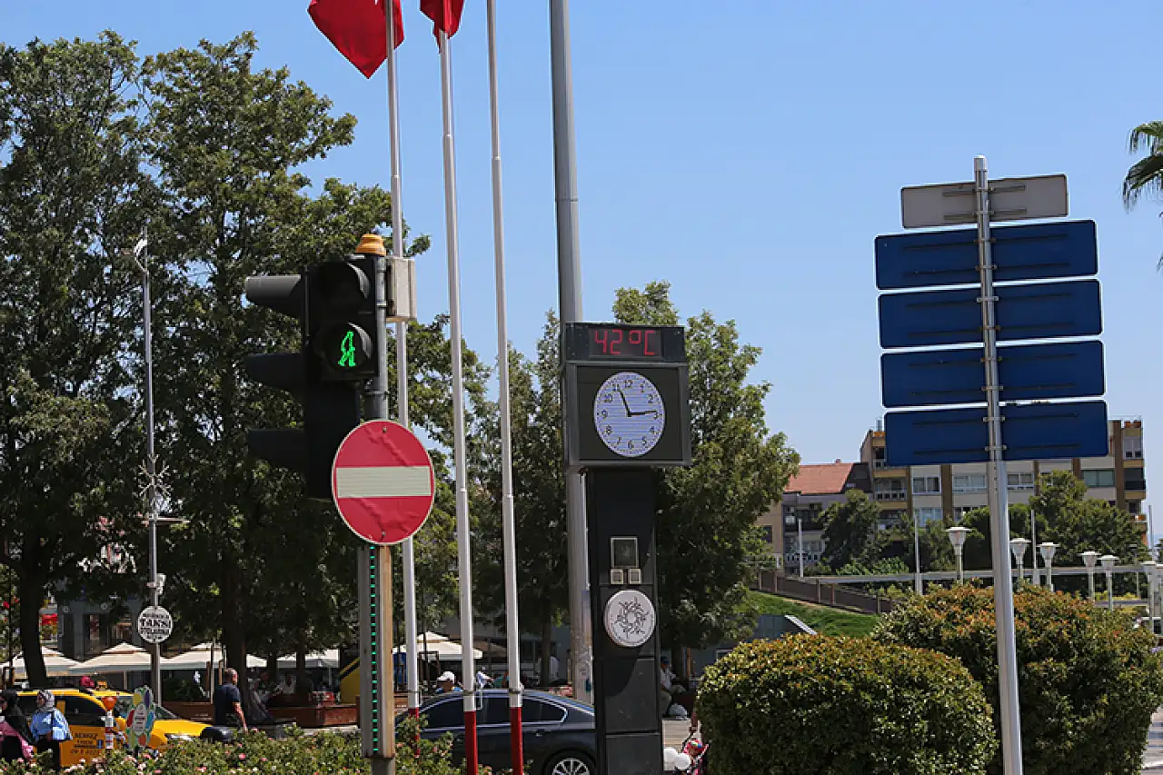 Birçok ilde hissedilen hava sıcaklığı 40 dereceyi aştı