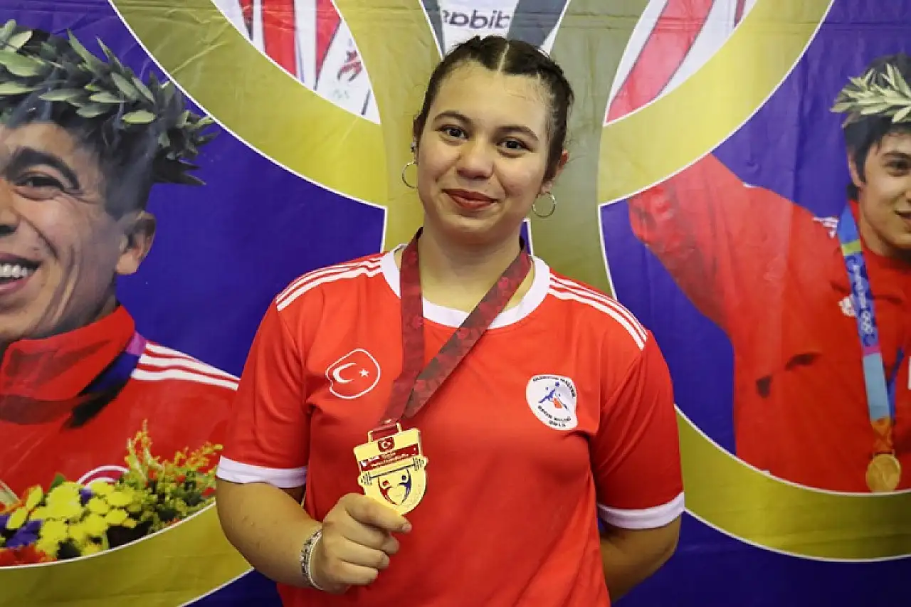 Halterde Türkiye rekoru kıran Zeynep Nur'un hedefi dünya şampiyonluğu