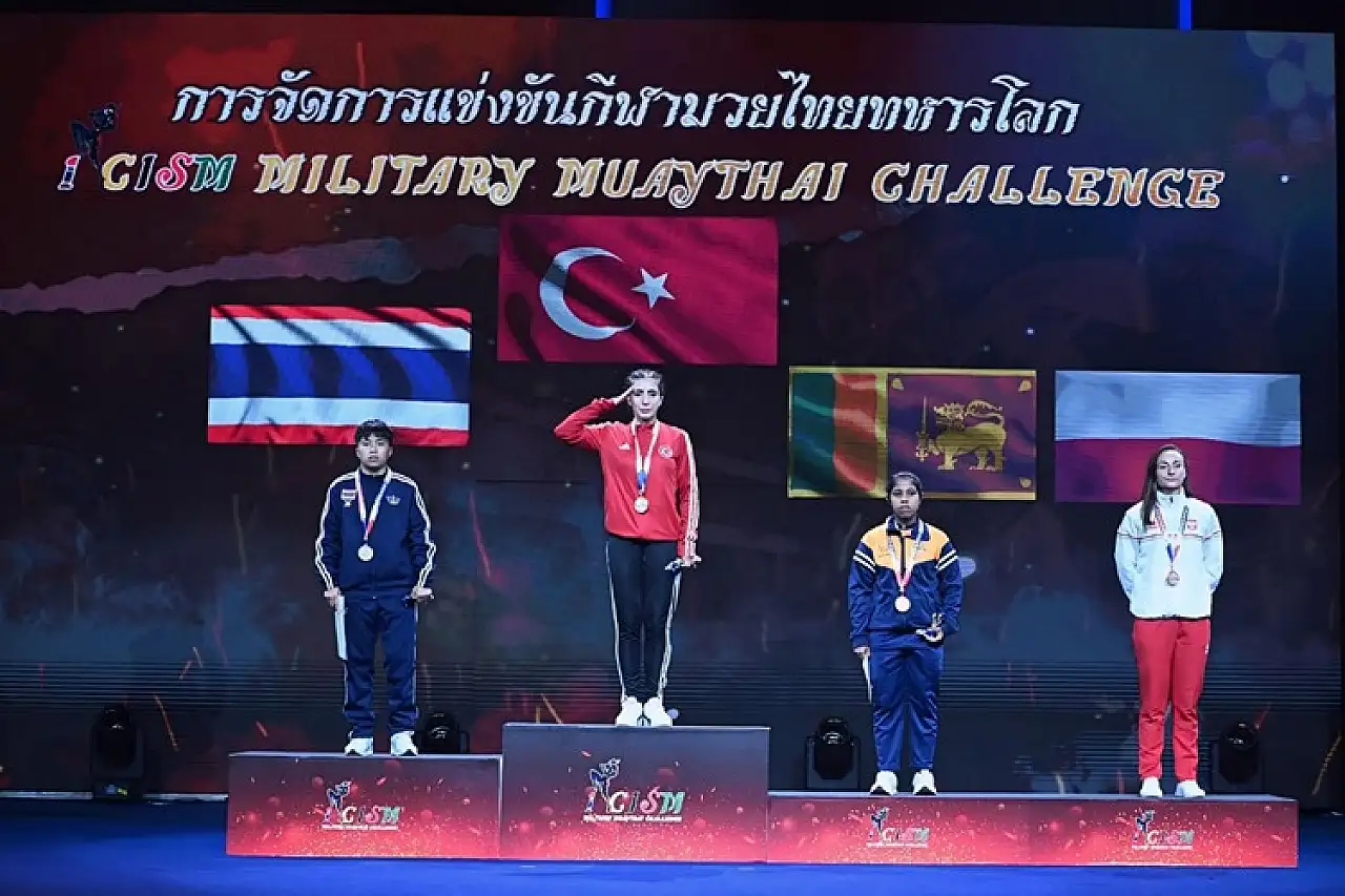 Ringde üç kız kardeş 2 altın, 1 gümüş madalya