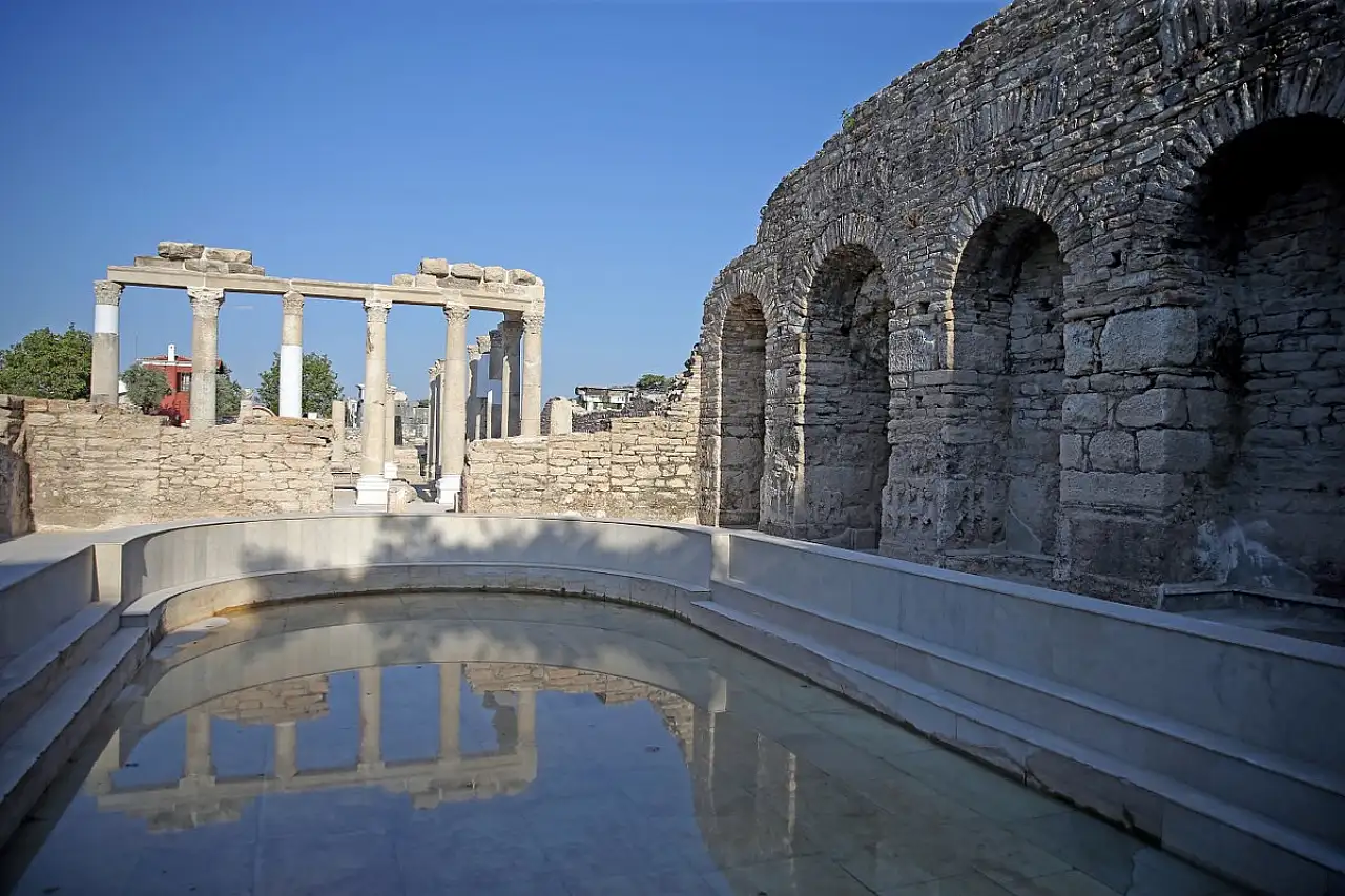 Muğla'da 'Gladyatörler kenti' Stratonikeia'nın Roma hamamında 1900 yıl sonra su aktı