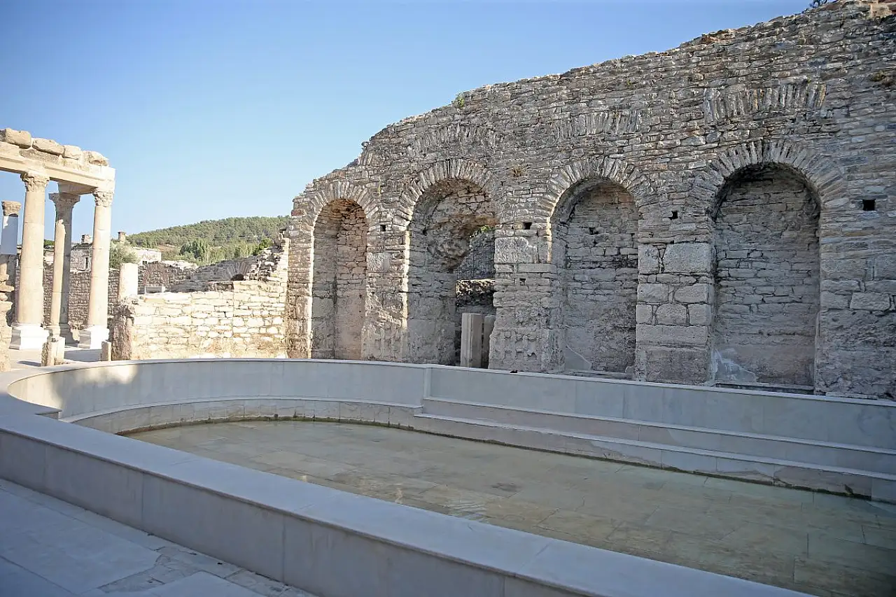 Muğla'da 'Gladyatörler kenti' Stratonikeia'nın Roma hamamında 1900 yıl sonra su aktı