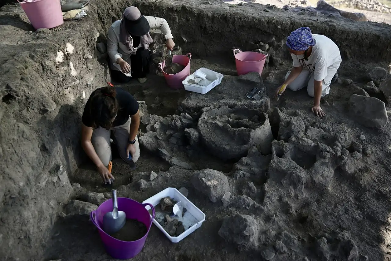 Çaltılar Höyük'teki kazı çalışması, 5300 yıl öncesi yaşama ışık tutuyor