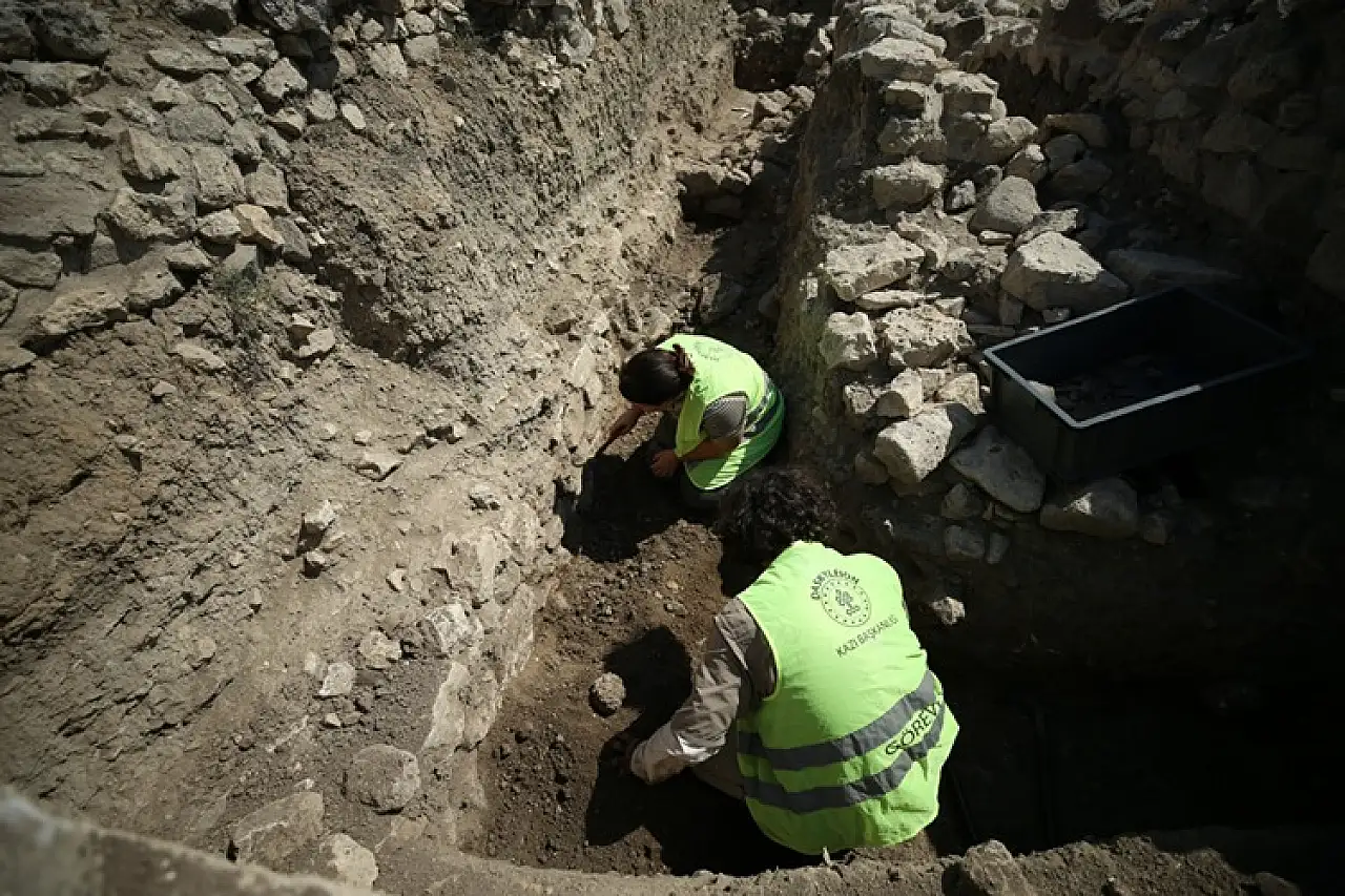 Daskyleion'daki Lidya mutfağında iki ocak kalıntısı gün yüzüne çıkarıldı